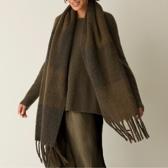 Eileen Fisher Boucle Cloud Scarf ~ NWT - Picture 2 of 4